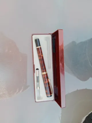 Pluma estilográfica con estuche