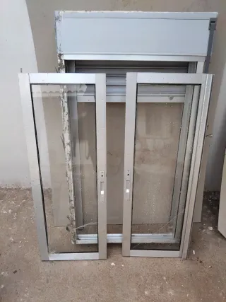 Ventana corredera blanca y también en color gris