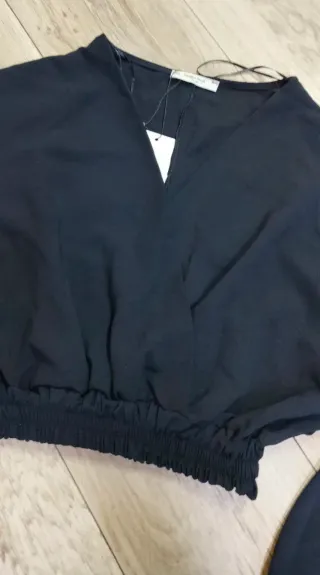 Crop top nero manica lunga