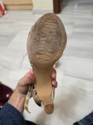 Zapatos de tacón Laik dorados T.37