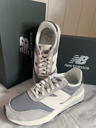 New Balance 370 Talla 43 Gris/Blanco