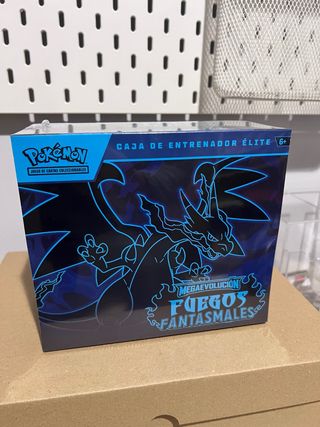 Caja Entrenador Élite Llamas Fantasmales. Pokemon