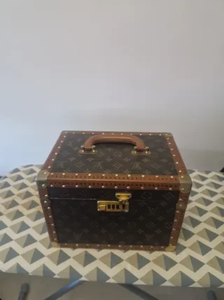 Neceser Louis Vuitton Marrón y Dorado