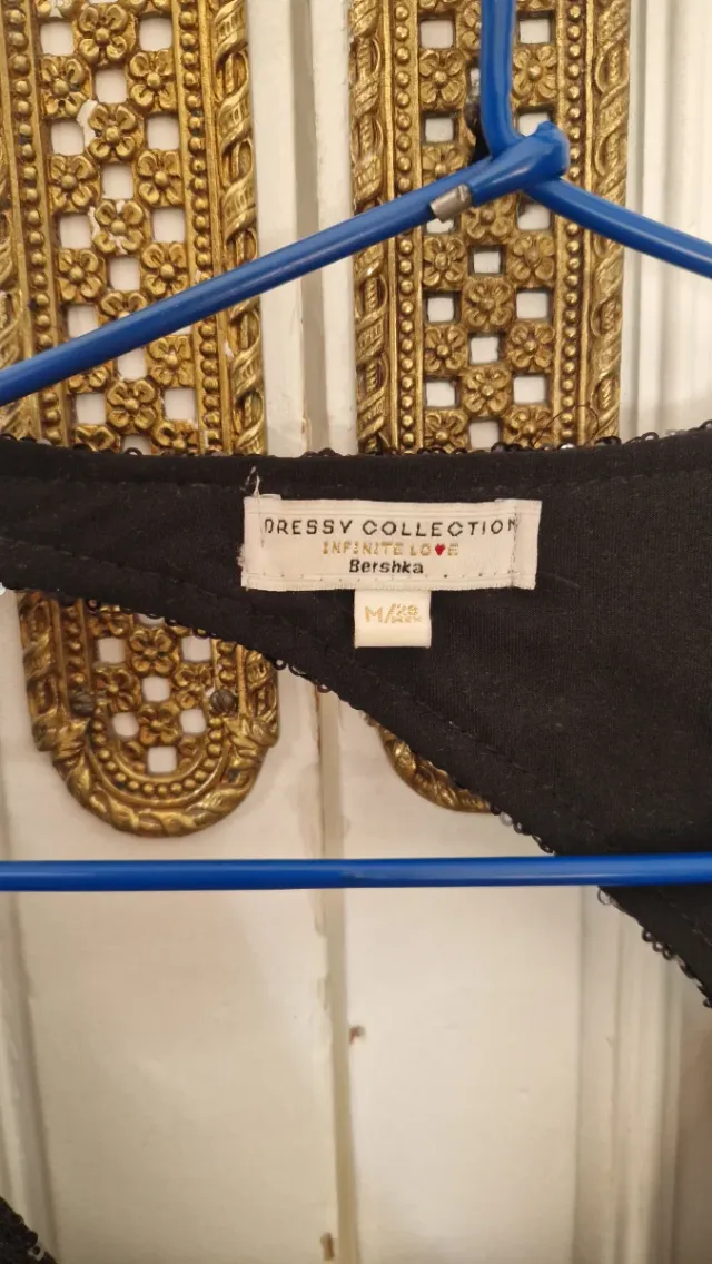 Vestito corto con paillettes nere