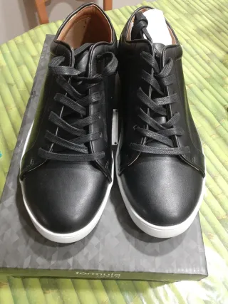 Zapatos negros de cordones