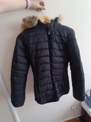 Anorak negro con capucha