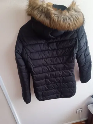 Anorak negro con capucha