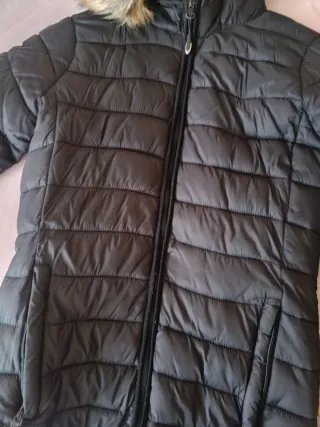 Anorak negro con capucha