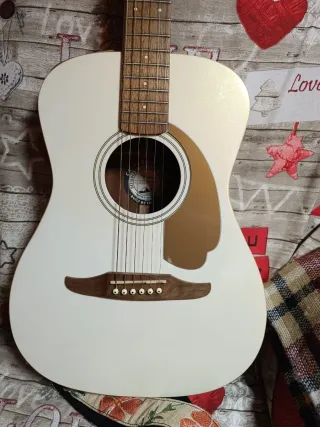 Guitarra Fender Malibu Player Artic Gold