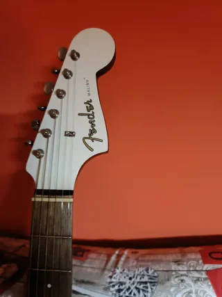 Guitarra Fender Malibu Player Artic Gold