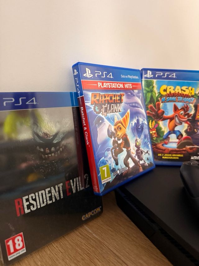 PS4 Slim (PlayStation 4) Negra + Juegos