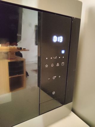 Microondas AEG de Acero Inoxidable (60x40 cm)