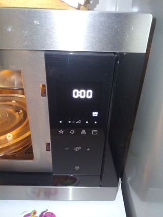 Microondas AEG de Acero Inoxidable (60x40 cm)