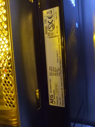 Microondas AEG de Acero Inoxidable (60x40 cm)