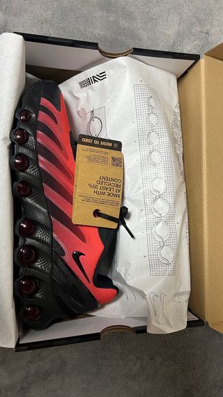 Nike DN8 Talla 42.5 Nuevas