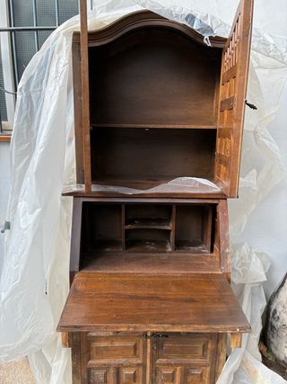 Mueble antiguo de madera