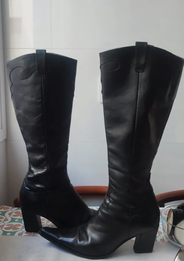 Botas de piel negras altas