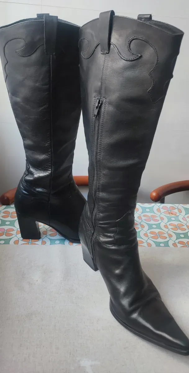 Botas de piel negras altas