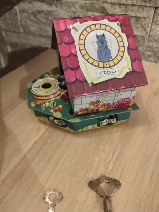 Hucha vintage de hojalata Fido con su caja