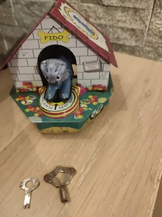 Hucha vintage de hojalata Fido con su caja