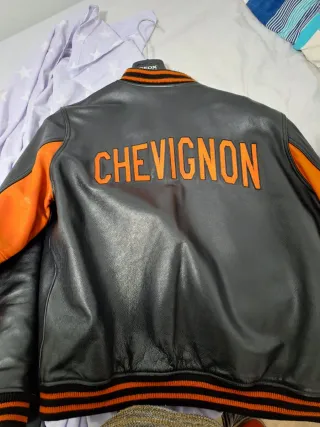 Chaqueta Chevignon Negra y Naranja
