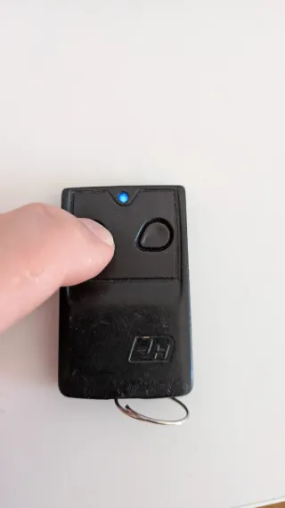 Mando de garaje HC con pila.