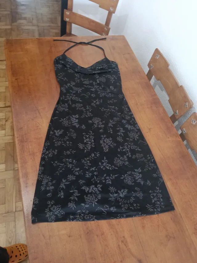 Vestido corto floral negro