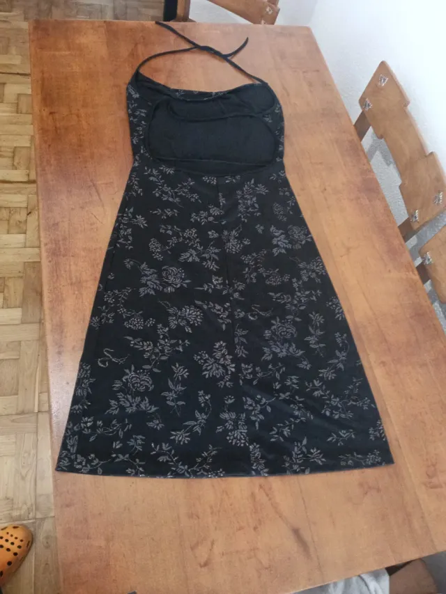 Vestido corto floral negro