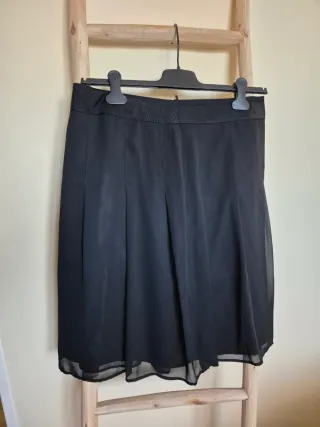 Falda negra elegante