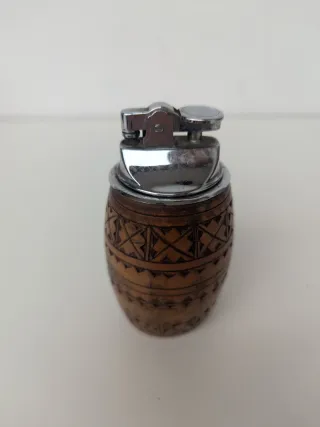 Accendino da tavolo in legno