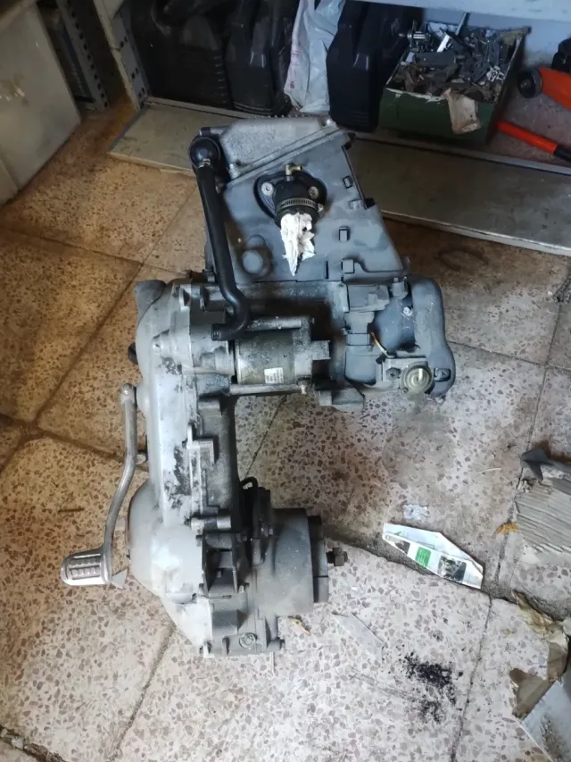 Motor Vespa ET4 125cc