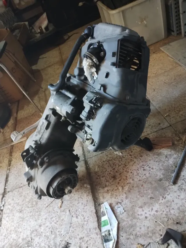 Motor Vespa ET4 125cc