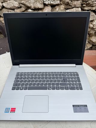 Portatil  17" i5 8GB/128GB Lenovo Grafica AMD