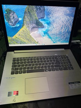 Portatil  17" i5 8GB/128GB Lenovo Grafica AMD
