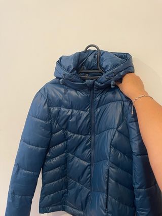 Chaqueta de invierno azul en buen estado