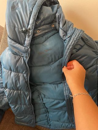 Chaqueta de invierno azul en buen estado