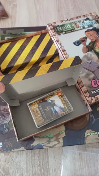 Pack Bomb Squad y Raid & Trade (más expansión).