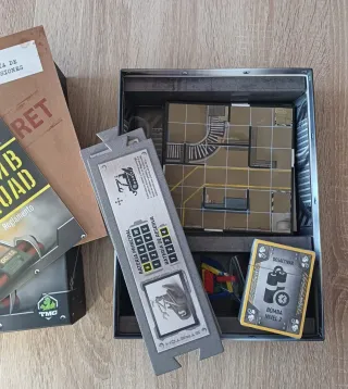 Pack Bomb Squad y Raid & Trade (más expansión).