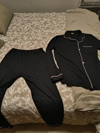 Pijama mujer lunares negro y rosa