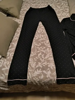 Pijama mujer lunares negro y rosa