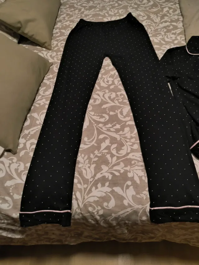 Pijama mujer lunares negro y rosa