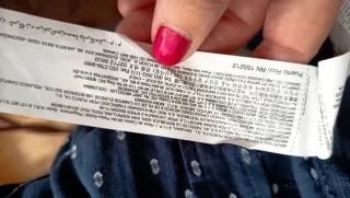 Camisa Zara azul marino con puntos blancos