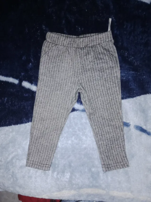 Pantalón gris estampado espiga