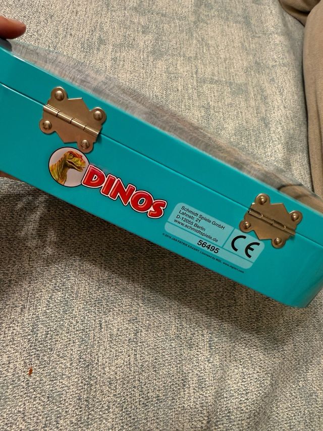 Maletín metal con 4 Puzzles Dinosaurios