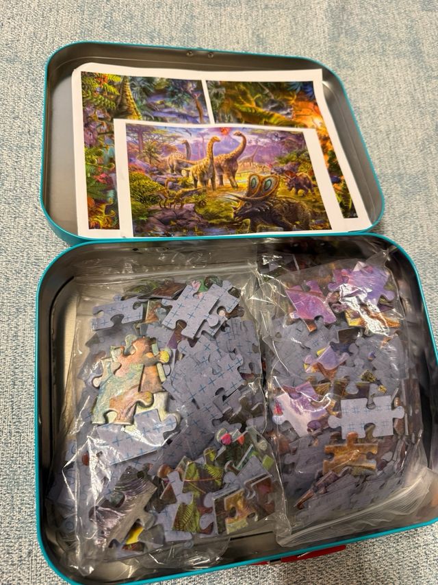 Maletín metal con 4 Puzzles Dinosaurios