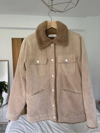 Cazadora pana Mango borrego beige/marron.