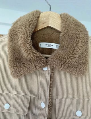 Cazadora pana Mango borrego beige/marron.