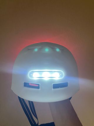 Casco de bici blanco con luces
