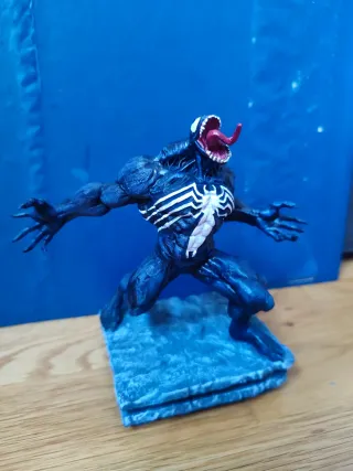 Figura Venom pintada