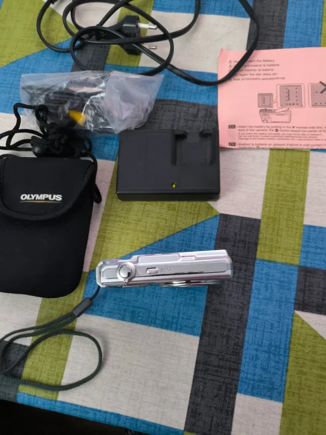 Cámara Olympus Plata + Accesorios